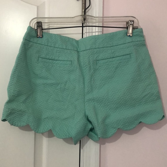 Sea foam green Crown and Ivy scalloped shorts with texture. - Picture 3 of 3